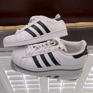 Adidas sneaker size 8